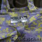 Detailaufnahme Schleife und Logo